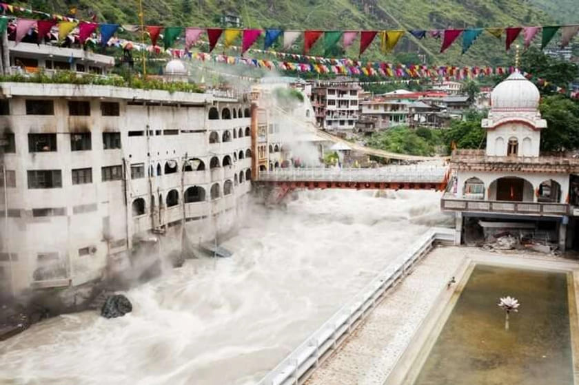 hot spring at Manikaran - things to do in kasol