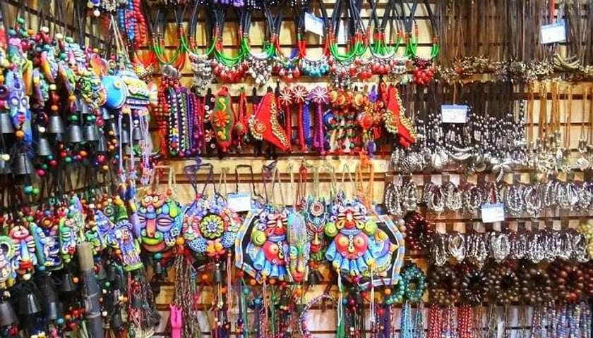 shopping in Kasol market - things to do in kasol