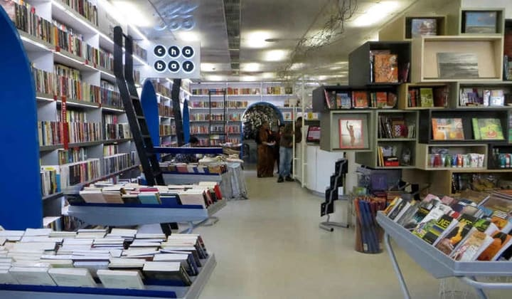 Oxford bookstore - best bookstores in delhi