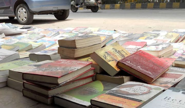 Daryaganj sunday market - best bookstore in Delhi